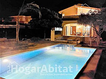 Foto Venta de casa con piscina y terraza en Riba-Roja de Túria, VALENCIA LA BELLA