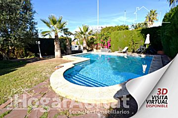 Foto Venta de casa con piscina y terraza en San Antonio de Benagéber, Urb. Colinas de San Antonio