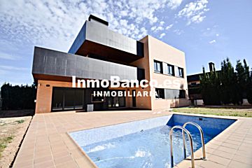 Imagen 1 Venta de casa con piscina en Bétera
