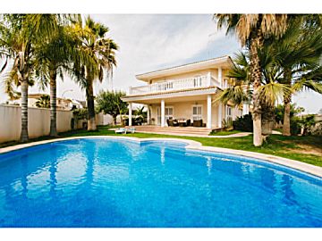 CG5402 Venta de casa con piscina y terraza en L'Eliana 