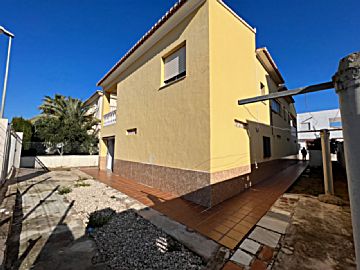 Imagen 1 Venta de casa con terraza en Oliva