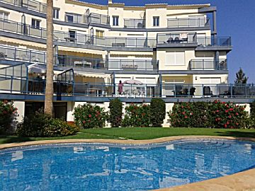 Imagen 1 Venta de piso con piscina en Oliva