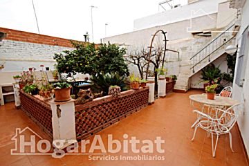 Foto Venta de casa con piscina y terraza en Riba-Roja de Túria, CENTRO